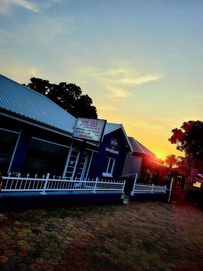 Shark Shack Backpackers Vandrarhem Mossel Bay Exteriör bild
